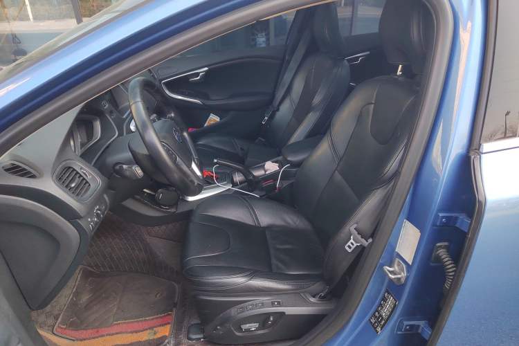 Used Volvo V40 2015 1.6T Zhiya Edition