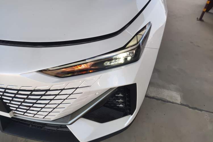 Used Changan UNI-V 2024 1.5T High-Energy Version
