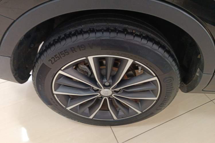 Used Geely Auto Emgrand X7 Sport 2018 1.8TD Automatic Two-Wheel Drive ZhiZun Model with 4G Connectivity