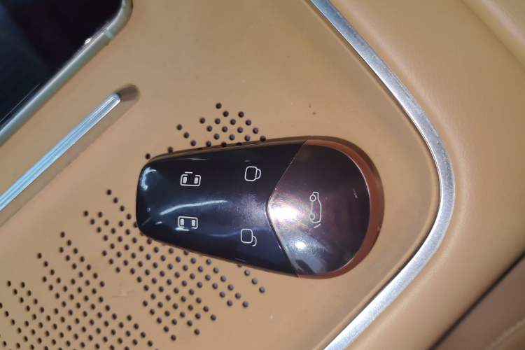 Used VOYAH Dream 2025 PHEV Four-Wheel-Drive Flagship Kunpeng Edition
