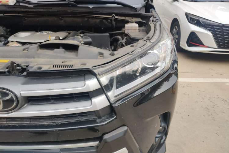 Used Toyota Highlander 2018 2.0T Four-Wheel Drive Luxury Edition 7 Seats China V Emission Standard