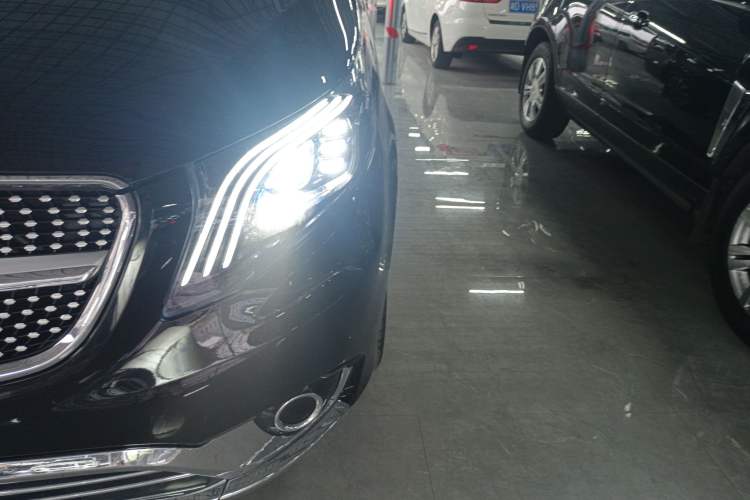 Used Mercedes-Benz Vito 2023 2.0T Elite Version 7 Seats
