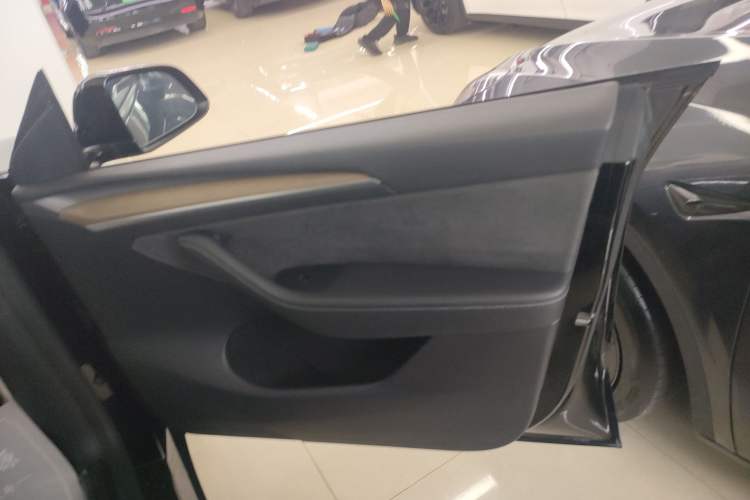 Used Tesla Model Y 2021 Long-Range All-Wheel-Drive Version 3D7
