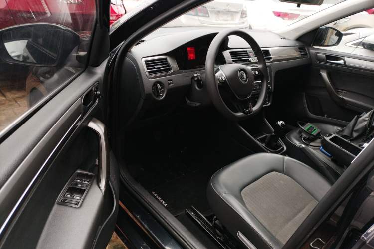 Used Volkswagen Santana 2018 1.5L Manual Comfort Edition
