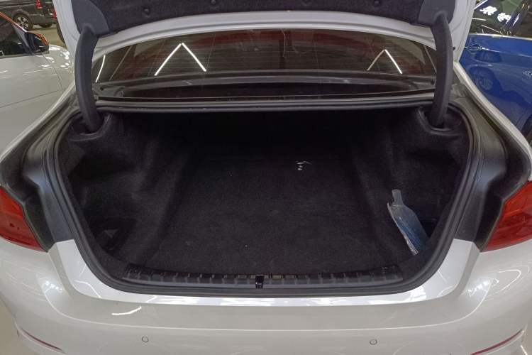 Used BMW 5 Series 2019 Facelifted 525Li Luxury Package
