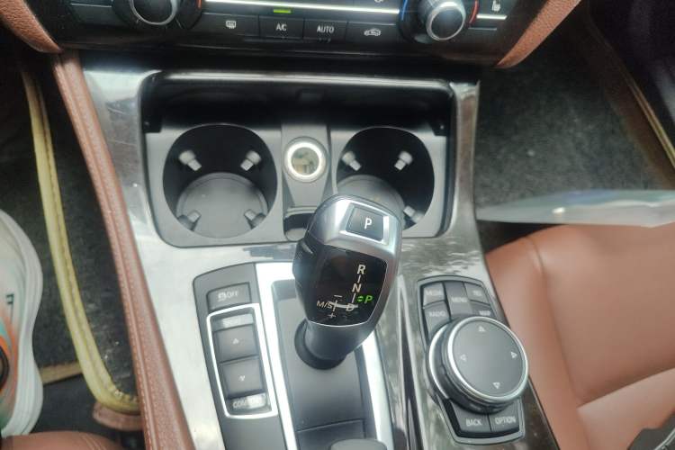 Used BMW 5 Series 2014 525Li Leading Model
