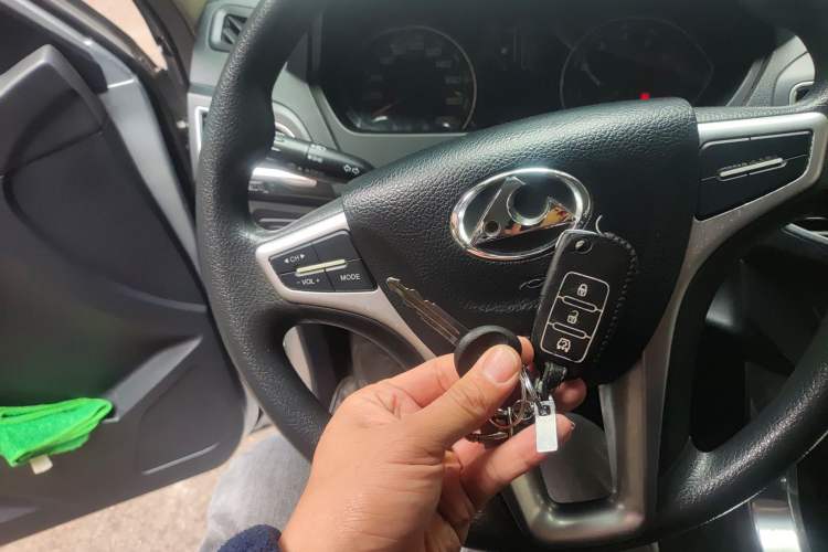 Used Leopaard Q6 2015 2.4L Manual Two-Wheel-Drive Elite Model
