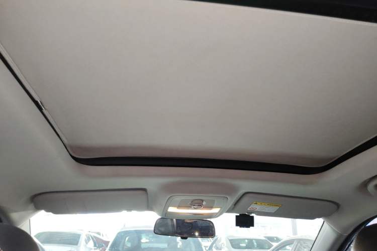 Used Roewe RX5 2016 20T Two-Wheel Drive Automatic Internet Smart Edition
