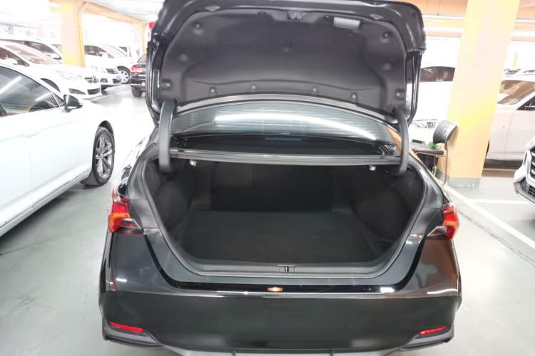 Used Toyota Avalon 2019 Dual-Engine 2.5L Luxury Edition China VI Standard
