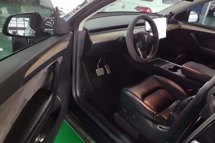 Used Tesla Model Y 2022 Rear-Wheel-Drive Version
