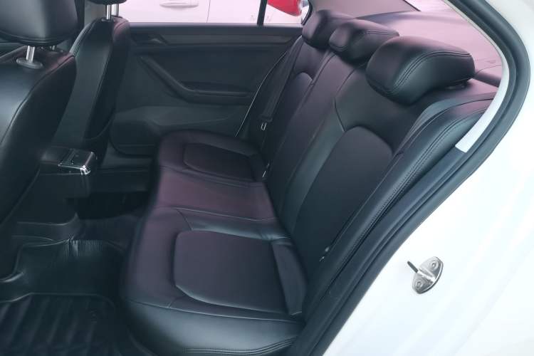 Used Volkswagen Jetta 2017 1.5L Manual Fashion Edition
