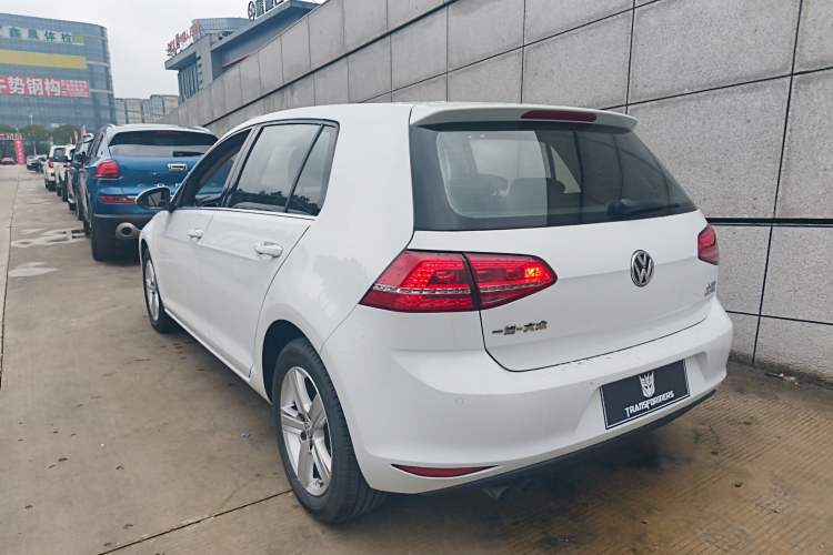 Used Volkswagen Golf 2016 230TSI Automatic Comfort Version
