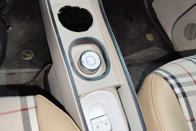 Used Wuling Hongguang MINIEV 2024 3rd Generation 215km Advanced Version
