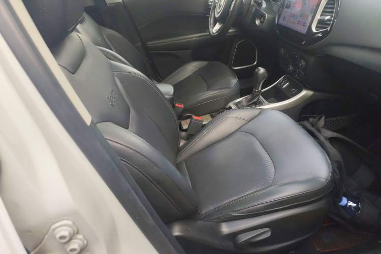 Used  Compass 2017 200T Automatic Family Edition
