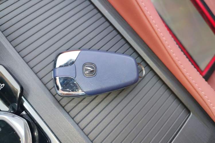 Used Changan CS75 PLUS 2024 3rd Generation Champion Edition 1.5T Intelligent Drive Dynamic Model
