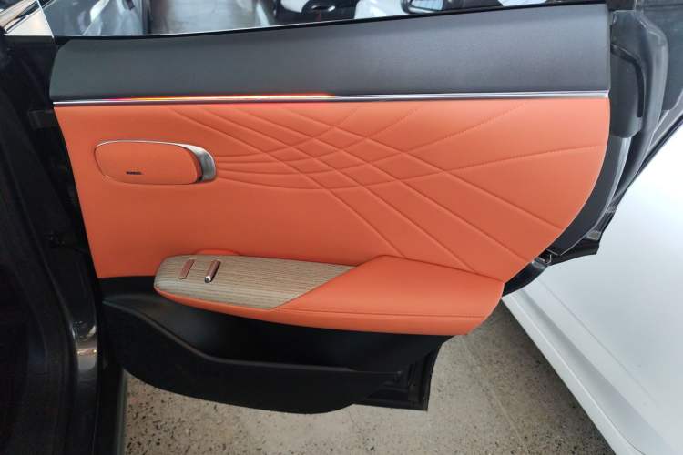 Used  S07 2023 200Max Range-Extended Version
