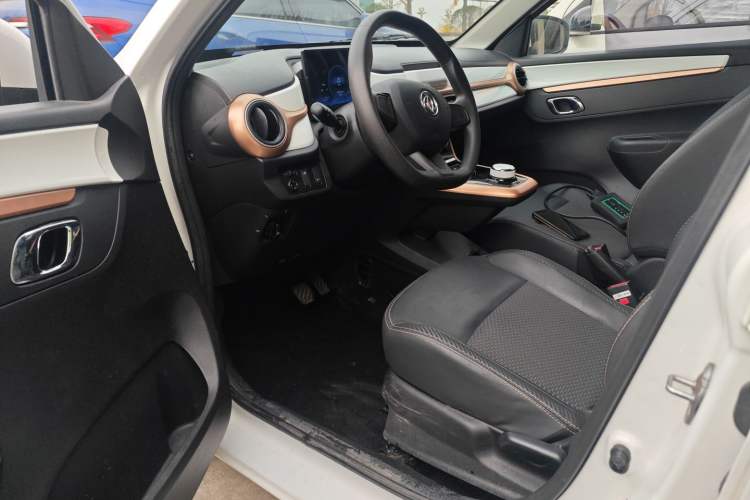 Used Dongfeng NAMMI BOX 2022 Revised Light Wind Edition 201 km Standard Version
