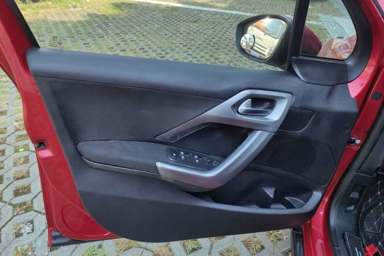 Used Peugeot 2008 2015 1.6L Automatic Playcool Edition
