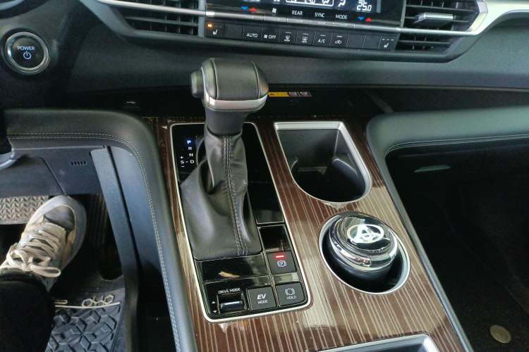Used Toyota Granvia 2024 2.5L Hybrid Prestige PLUS Edition