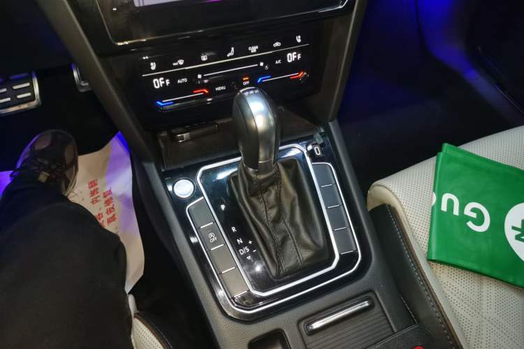 Used Volkswagen Magotan 2023 2 Million Units Limited Edition 330TSI DSG Leading Version