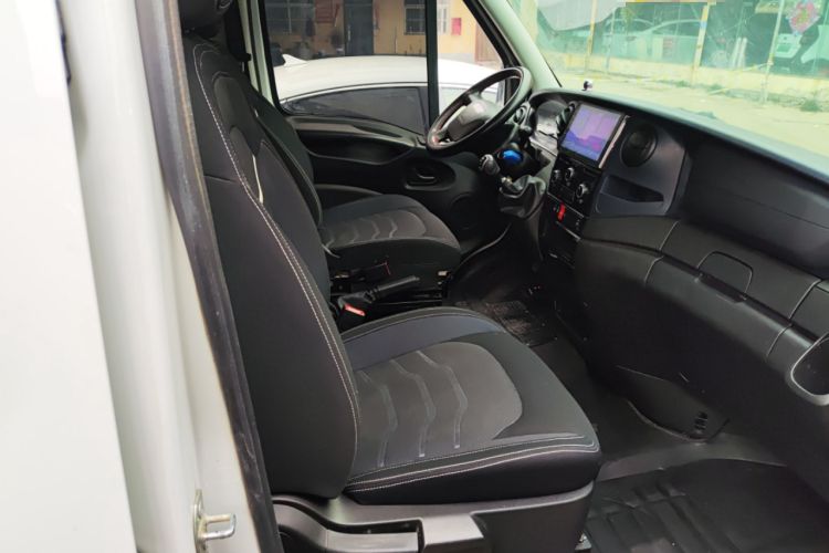 Used Iveco Eurocargo 2021 2.0T Manual Super Rui Long Wheelbase Short Overhang High Roof Side-Sliding Door F1A