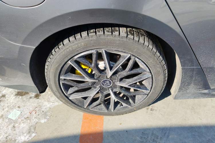 Used BYD Han 2024 EV Glory Edition 610 km All-Wheel Drive "Tian Shen Zhi Jia" Intelligent Driving Model