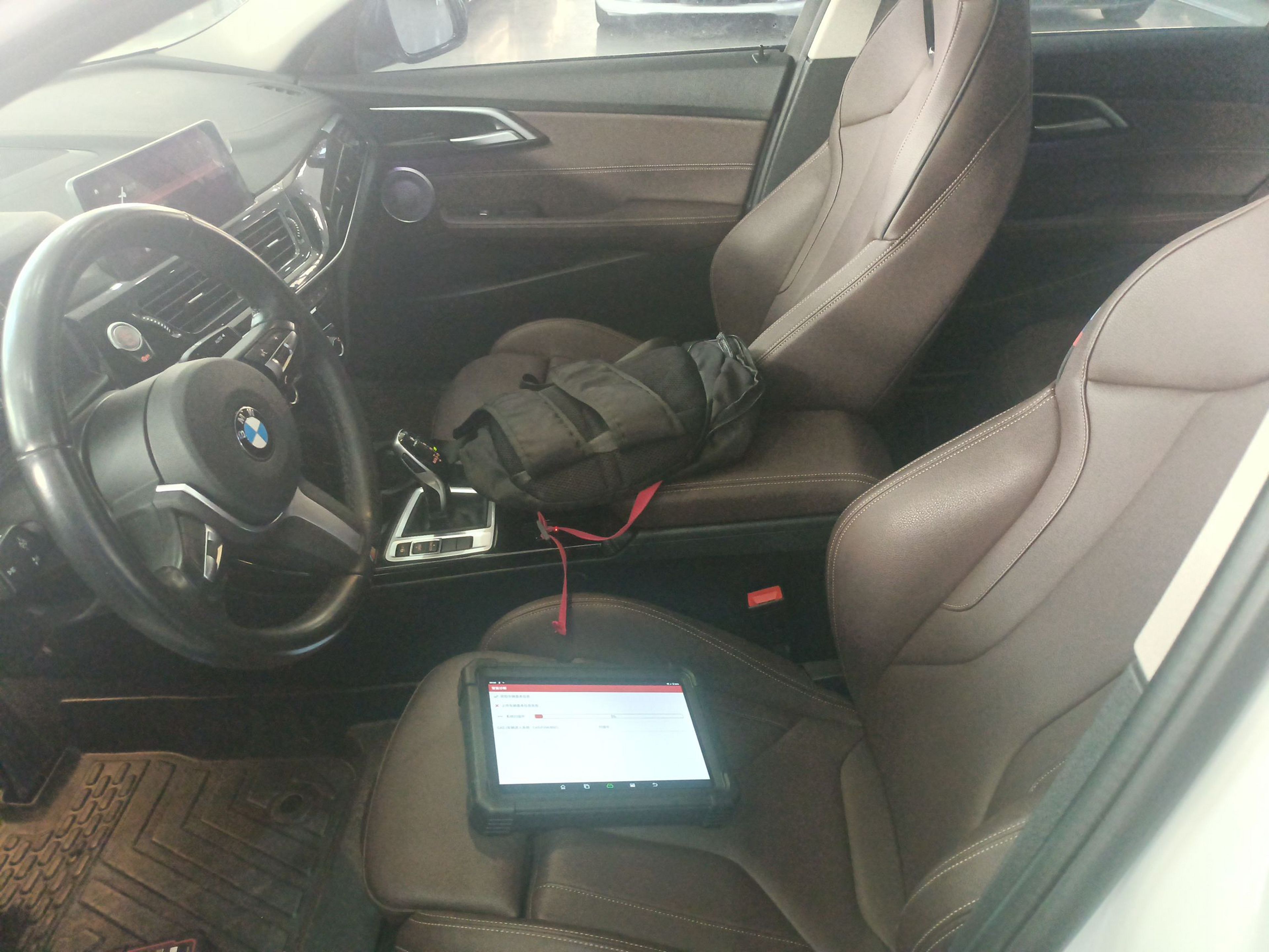 Переднее сиденье в автомобиле