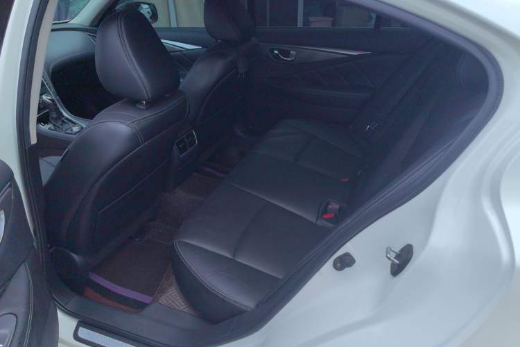 Used Infiniti Q50L 2018 2.0T Enjoyment Version China VI Standard
