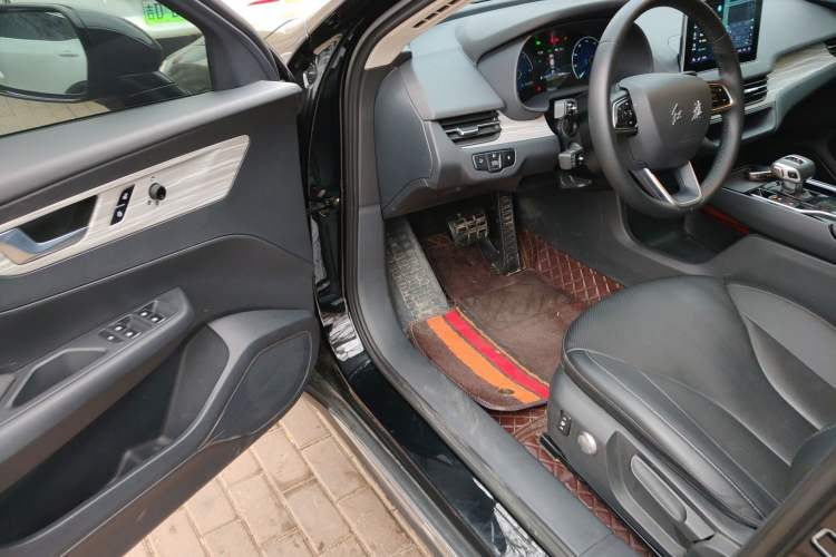 Used Hongqi E-QM5 2024 610 km PLUS
