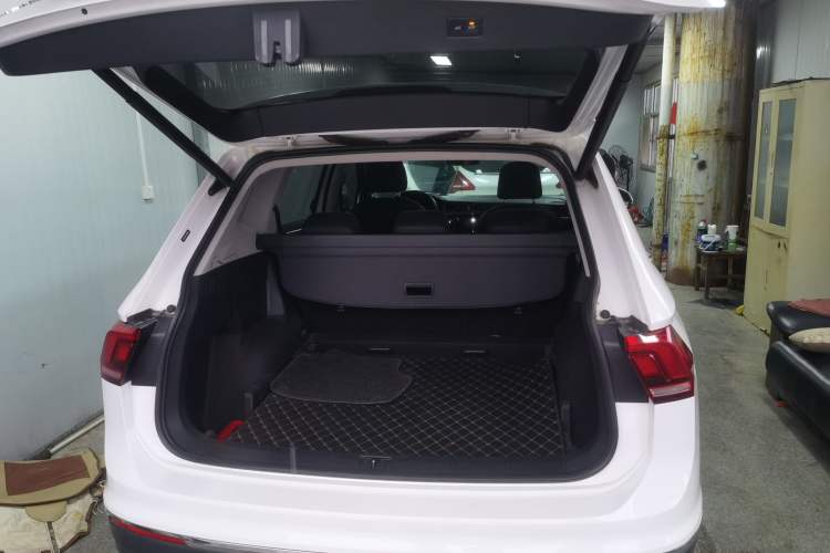 Used Volkswagen Tiguan L 2019 330TSI Automatic Two-Wheel Drive Smart Luxury Version China VI Standard
