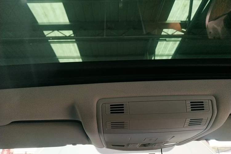 Used Volkswagen T-ROC 2018 230TSI DSG Two-Wheel Drive Advanced Version China VI Standard
