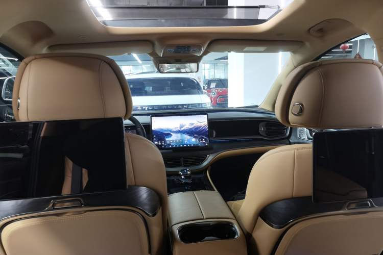 Used Denza D9 2025 DM-i Intelligent Drive 1020 Four-Wheel Drive Prestige Model
