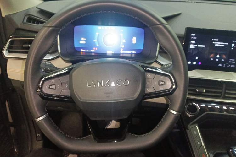 Used Lynk & Co 06 EM-P 2022 PHEV 84 km Range Pro Version