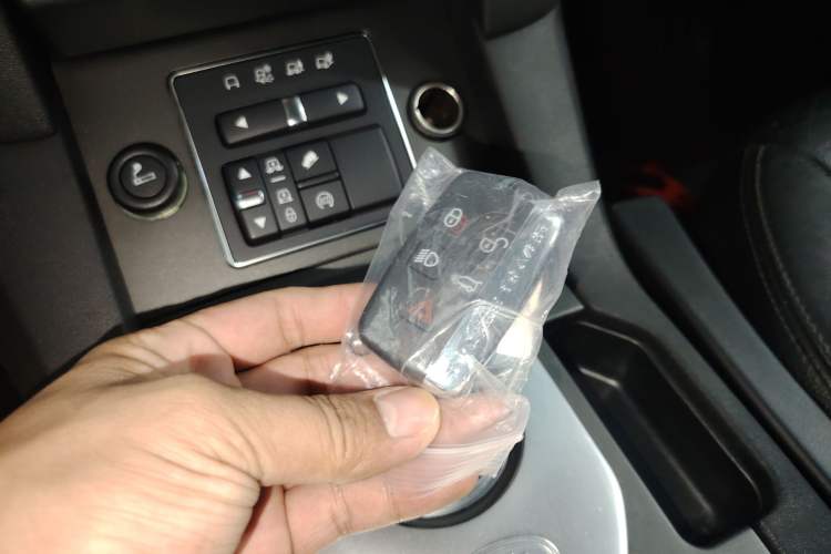 Used Land Rover Discovery 2016 3.0 SC Obsidian Black Heritage Edition SE
