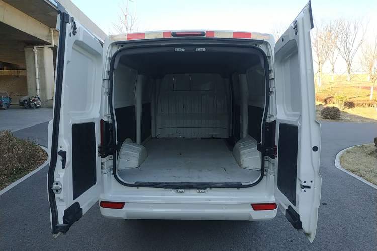 Used  Shuailing 2023 Standard Range with 41.64 kWh Lishen Power
