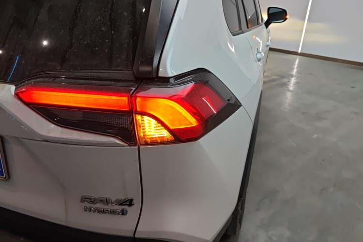 Used Toyota RAV4 2023 Dual-Engine 2.5L E-CVT Two-Wheel Drive Elite Plus Edition
