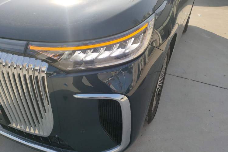 Used VOYAH Dream 2025 PHEV Four-Wheel-Drive Flagship Kunpeng Edition
