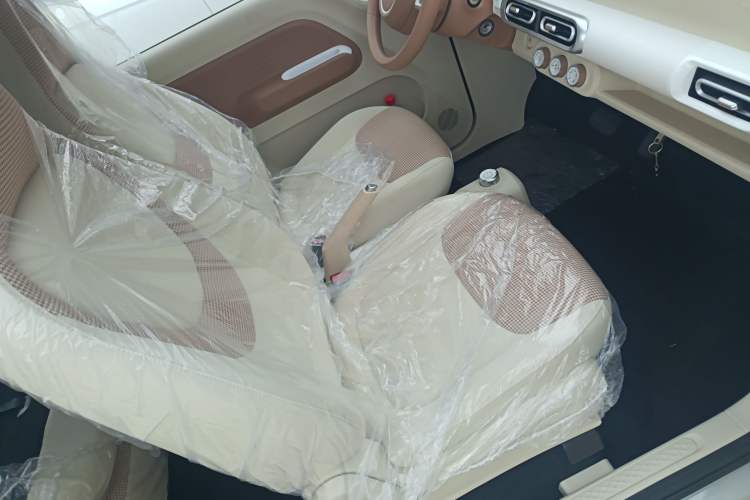 Used Wuling Hongguang MINIEV 2024 3rd Generation 215km Advanced Version
