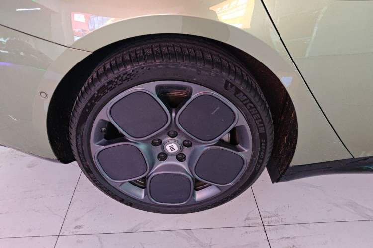 Used  SU7 2024 Rear-Drive Ultra-Long Range Advanced Pro-Level Intelligent Driving Version
