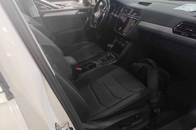 Used Volkswagen Tiguan L 2019 Revised 330TSI Automatic Two-Wheel Drive Smart & Luxury Edition China VI Standard
