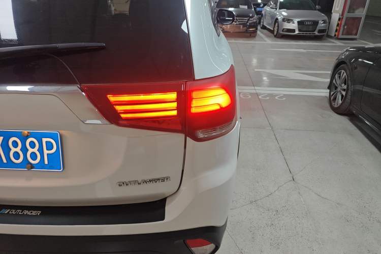 Used Mitsubishi Outlander 2018 2.0L Two-Wheel Drive Glory Edition 5 Seats