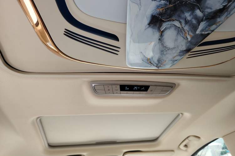 Used Buick GL8 2022 ES Landtrek 653T Comfort Edition
