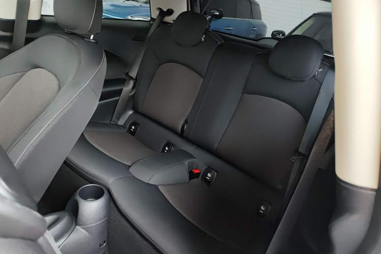 Used  MINI 2023 1.5T ONE
