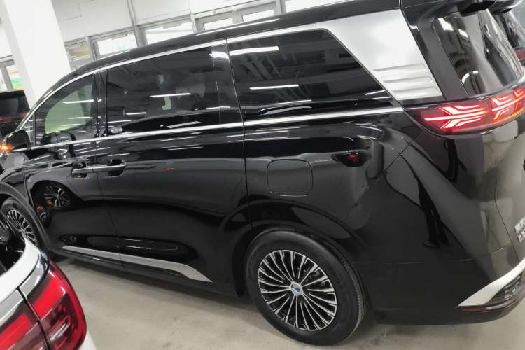 Used Denza D9 2024 DM-i 980 Four-Wheel Drive Prestige Model
