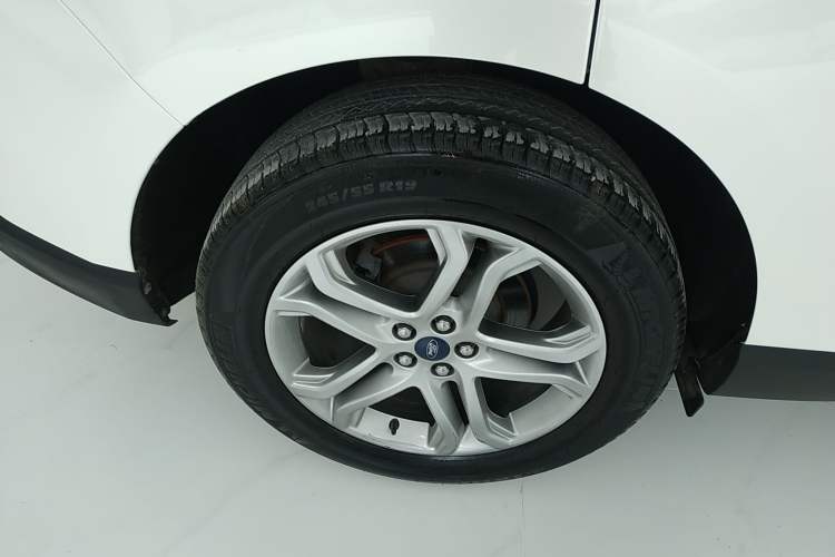 Used Ford Edge 2018 EcoBoost 245 Two-Wheel-Drive Titanium 7-Seater China VI Standard
