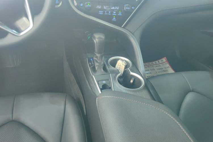 Used Toyota Camry 2021 2.0G Luxury Edition
