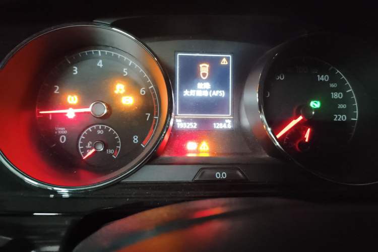 Used Volkswagen Lamando 2015 330TSI DSG Luxury Edition
