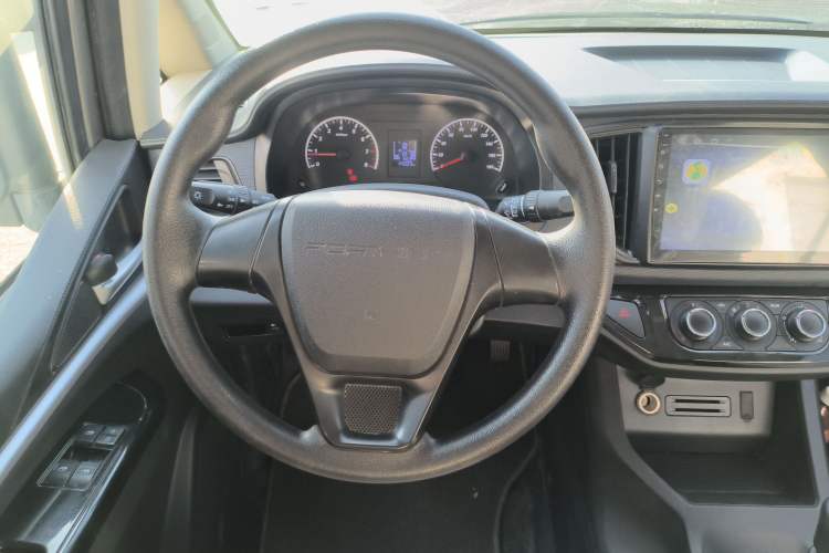 Used FORTHING Lingzhi 2024 M5L 1.5T Manual Base Model 7 Seats
