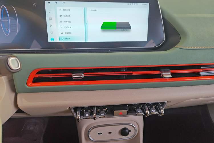 Used ORA Good Cat 2023 401 km Standard Range Luxury Version Lithium Iron Phosphate
