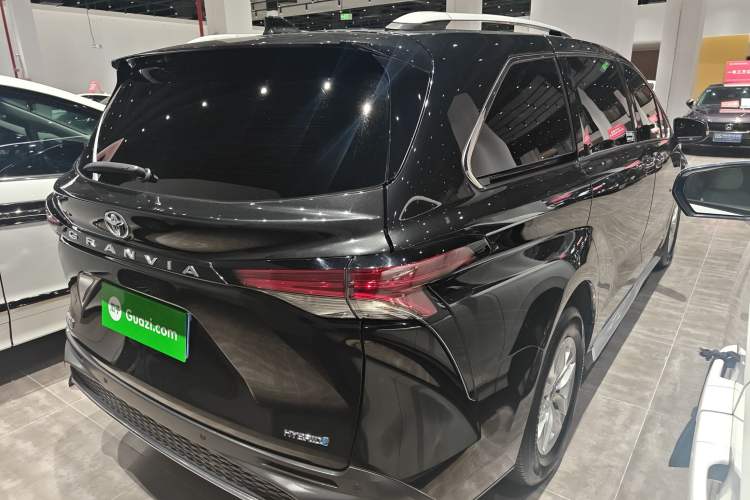Used Toyota Granvia 2023 2.5L Hybrid Comfort Edition
